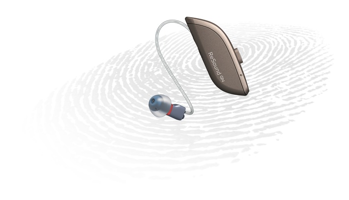 Neue, wegweisende Hörgeräte-Kategorie vorgestellt: ReSound ONE ist das weltweit erste vollausgestattete* Hörgerät mit Mikrofon- & Receiver-In-Ear-Design (M & RIE)