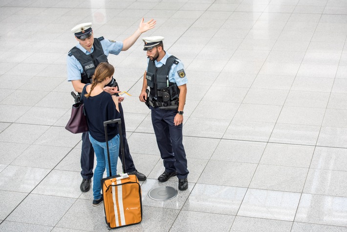 Bundespolizeidirektion München: Ostern, der erste große Urlaub im Jahr steht unmittelbar vor der Tür 
-Die Bundespolizei möchte, dass Sie sicher reisen-