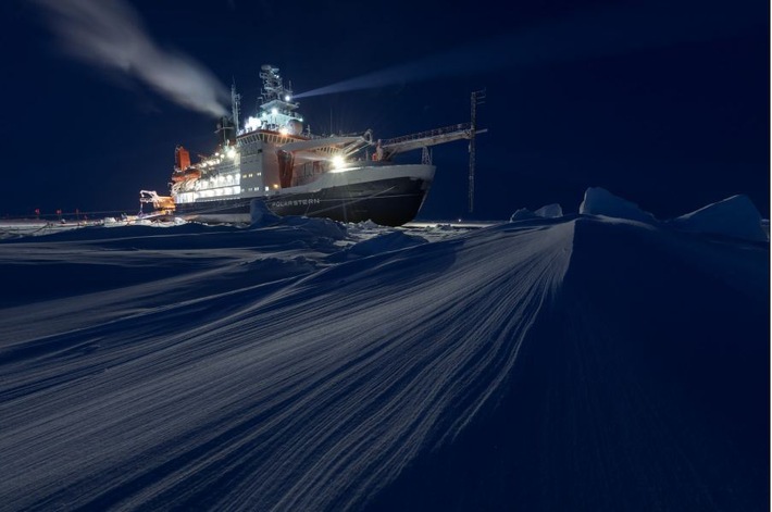 TV-Dokumentation &quot;Expedition Arktis&quot;: Forschungsschiff &quot;Polarstern&quot; liefert spektakuläres Material aus der Polarnacht - Erste Bilder ab Freitag, 8. Mai, u. a. in der &quot;tagesschau&quot;