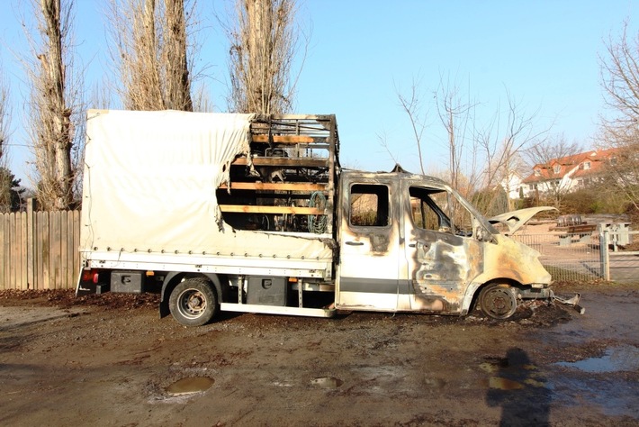 POL-PDWO: Lastkraftwagen abgebrannt