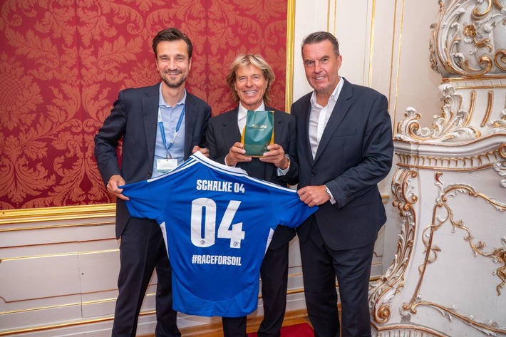 FC Schalke 04 steigt mit Hauptsponsor SUN MINIMEAL in die Bundesliga auf