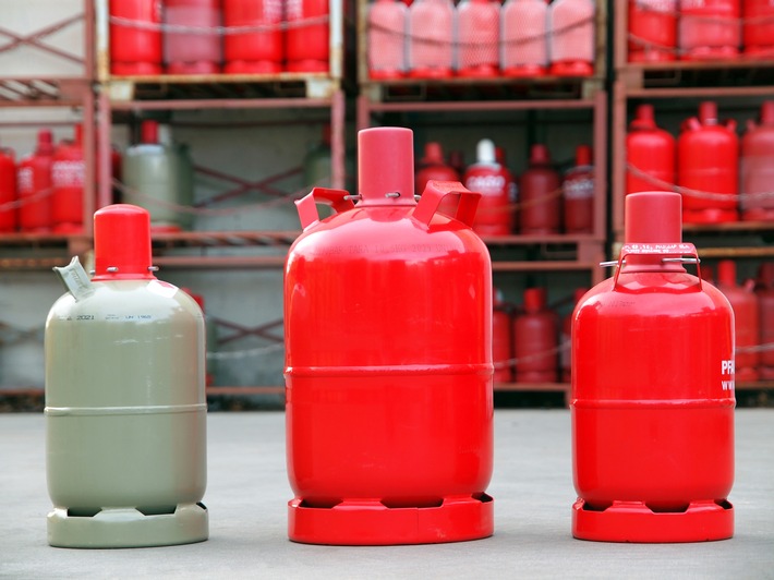 Wie viel Gas benötige ich im Camping-Urlaub? / Deutscher Verband Flüssiggas erinnert: Gasflaschen nicht an Tankstellen nachfüllen