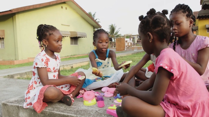 Gemeinsam für Kinder: Your Family Entertainment und SOS-Kinderdörfer weltweit feiern den Internationalen Kindertag