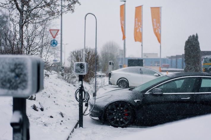 Aktuelle Pressemeldung: Robustes Kabelmanagement für den JUICE CHARGER me 3