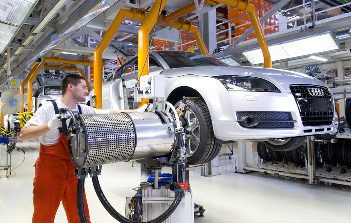 230 Millionen Euro in Sportwagen-Fertigung investiert / Produktionsstart des neuen Audi TT Coupé