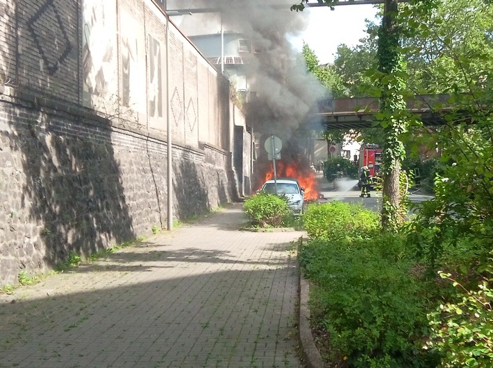 FW-DO: 19.08.2019 - FEUER IN ÖSTLICHER INNENSTADT
Wohnwagen brennt auf Parkstreifen