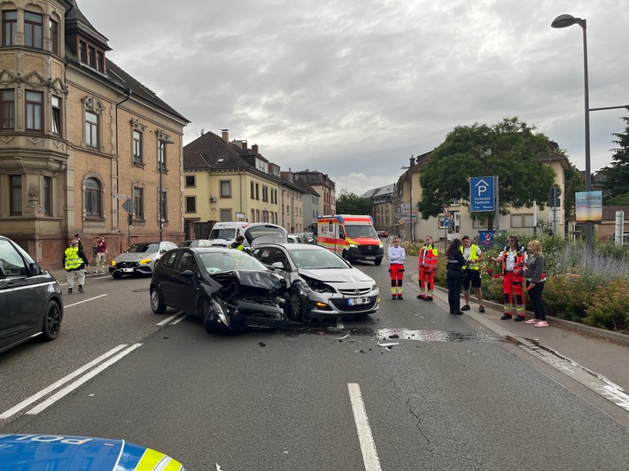 POL-PDLD: Landau - Unfall im Berufsverkehr in der Rheinstraße