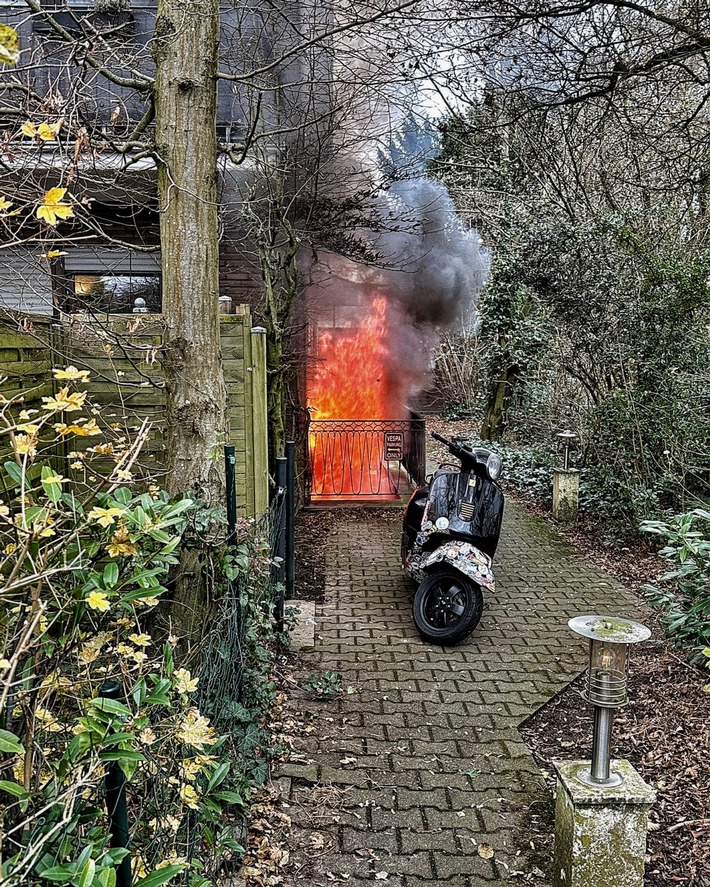 FW-NE: Mehrere Paralleleinsätze fordern Feuerwehr | Nahezu alle Löschzüge im Einsatz