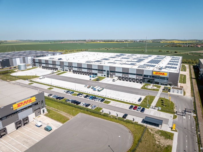 PM: DHL Supply Chain investiert in klimaneutralen Ausbau: Neues Logistikzentrum stärkt Leipzig/Halle als europäisches Fracht-Drehkreuz. / PR: DHL Supply Chain invests in climate-neutral expansion: New logistics center strengthens Leipzig/Halle as Eur