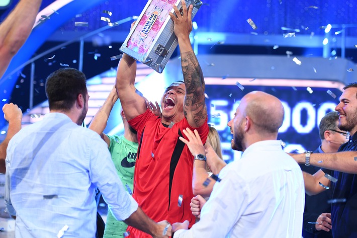 Auf Zack! Jura-Student Christopher gewinnt 250.000 Euro bei "Schlag den Henssler" / ProSieben-Show punktet mit 11,5 Prozent Marktanteil
