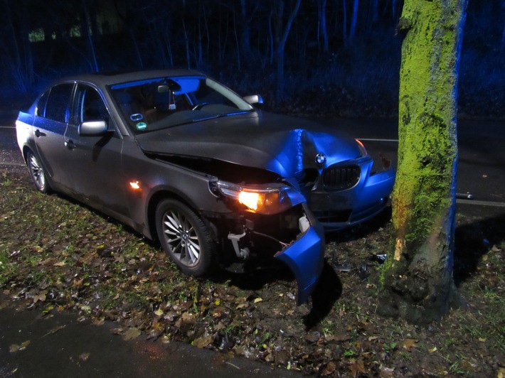 POL-ME: Verkehrsunfall bei Spurwechsel - 20-Jähriger schwer verletzt - Heiligenhaus - 1912051