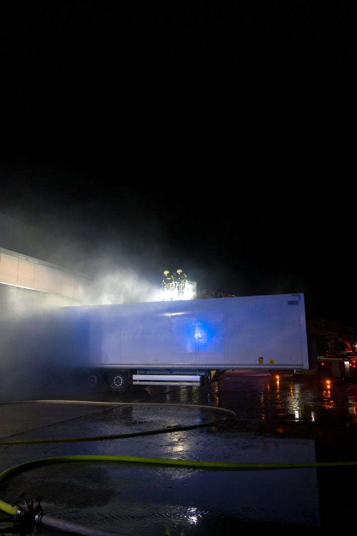 FW-RE: Abschließende Silvesterbilanz der Feuerwehr Recklinghausen - 84 Einsätze für Feuerwehr und Rettungsdienst