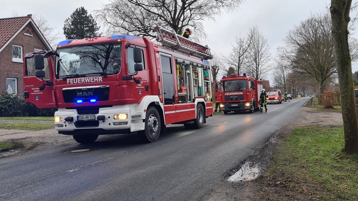 FFW Schiffdorf: Schornsteinbrand in Einfamilienhaus
