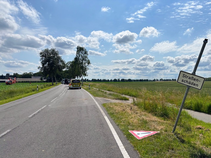 POL-STD: Ahlerstedt: Schwerer Motorradunfall auf der Landesstraße 127 - 22-Jähriger von Rettungshubschrauber in Klinik geflogen