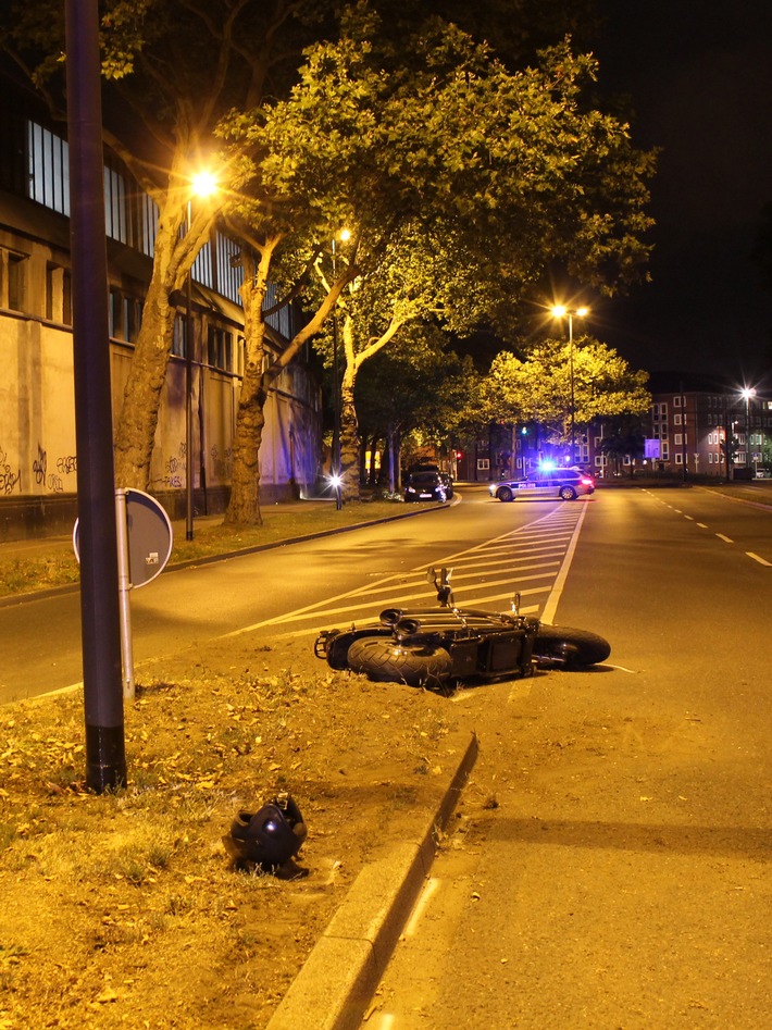 POL-BO: Herne / Schwerer Verkehrsunfall vor dem Wanne-Eickeler Hauptbahnhof - Harley-Fahrer (53) lebensgefährlich verletzt!