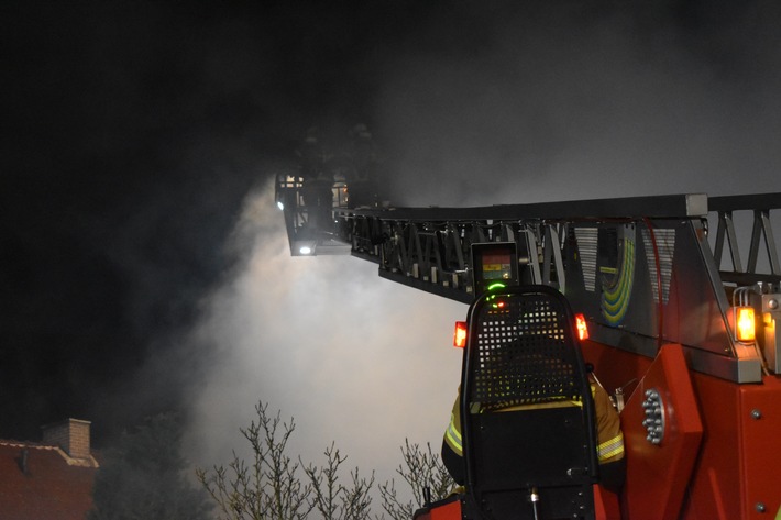 FW-SE: Feuer zerstört Carport