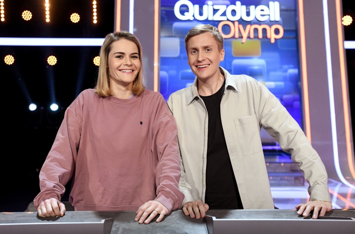 Podcast-Promis gegen den Olymp: Till Reiners und Hazel Brugger bei Esther Sedlaczek | "Quizduell-Olymp" am Freitag, 24. März, 18:50 Uhr im Ersten