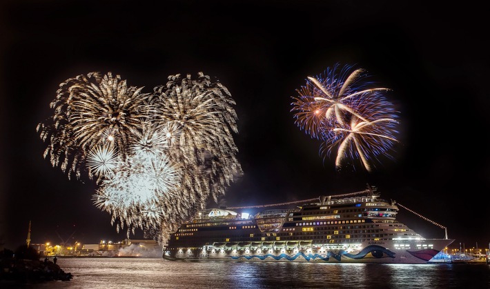 AIDAstella ist getauft! Zehn Taufpatinnen und großes Feuerwerk lassen neues Kreuzfahrtschiff erstrahlen