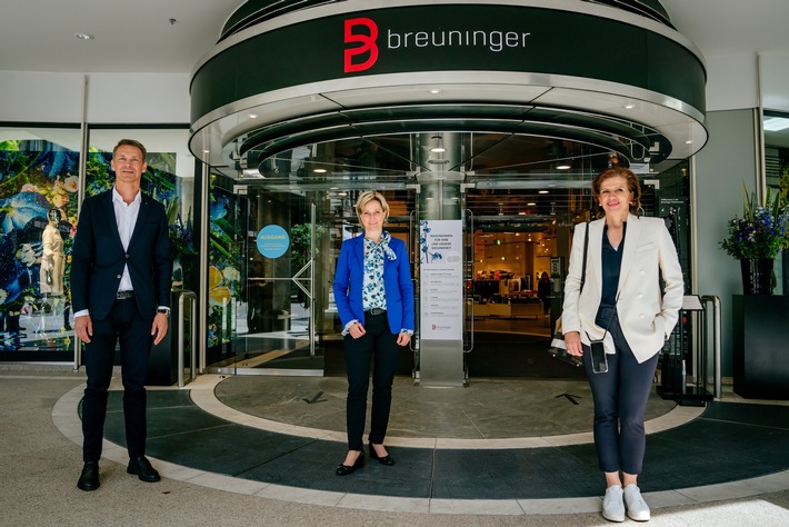 Ministerbesuch im Breuninger Flagship Store (v.l.n.r. Holger Blecker, Dr. Nicole Hoffmeister-Kra.JPG