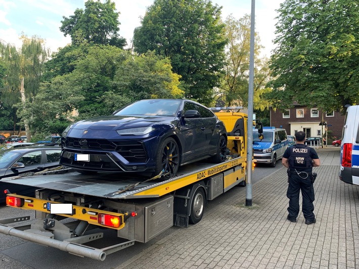 POL-E: Essen/Mülheim an der Ruhr: Polizei stellt Lamborghini und Führerschein auf der RÜ sicher - Foto