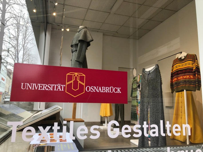 Textiles Erinnern im Erzählstoff-Projekt: Universität Osnabrück zeigt neue Ausstellung in der Galerie „Stichpunkt“