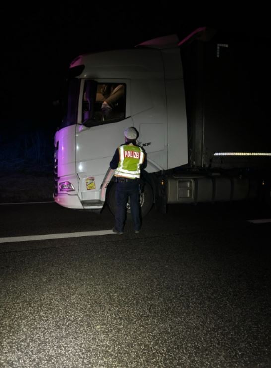POL-PDLD: B10 - Verstoß gegen das Nachtfahrverbot auf der B10
