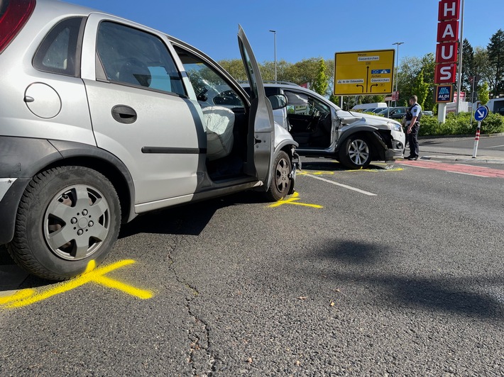 POL-MG: Unfall an der Odenkirchener Straße