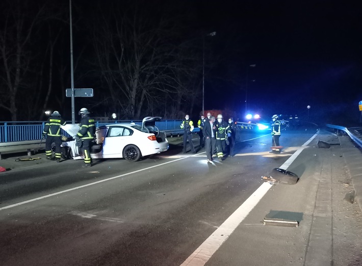 FW-EN: Schwerer Verkehrsunfall auf der Ruhrbrücke