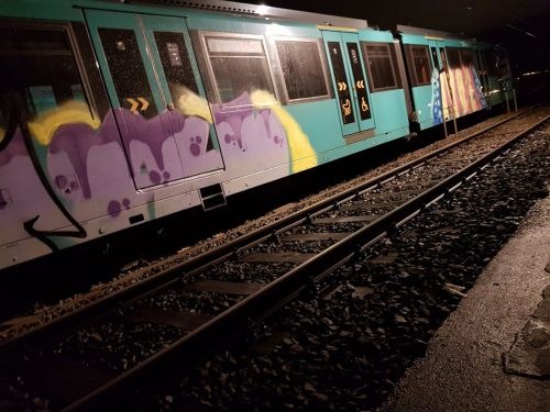 POL-F: 200306 - 0221 Frankfurt - Heddernheim: Graffitisprayer aus Spanien auf frischer Tat ertappt