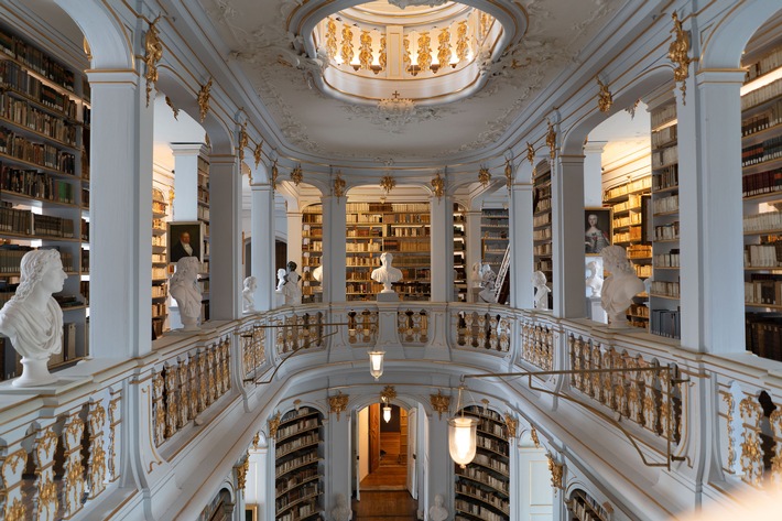 3_Die Bibliothek brennt© MDR_Joachim Neumann.jpg