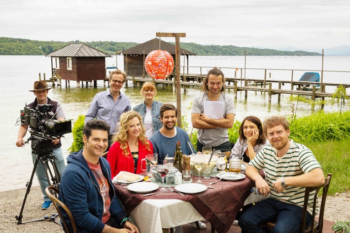 Abitur aberkannt: Tom Beck, Diana Amft, Rick Kavanian, Jana Pallaske und Axel Stein müssen in der SAT.1-Komödie &quot;Die Unreifen&quot; (AT) die Prüfung wiederholen/Drehstart in München