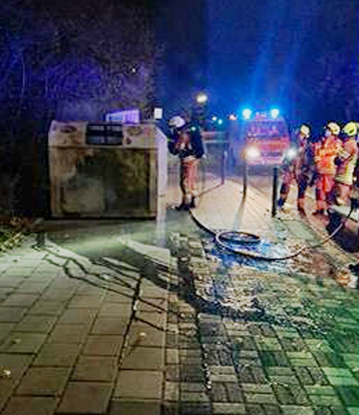 POL-ME: Papiercontainer in Brand gesetzt - die Polizei ermittelt - Velbert - 2110107