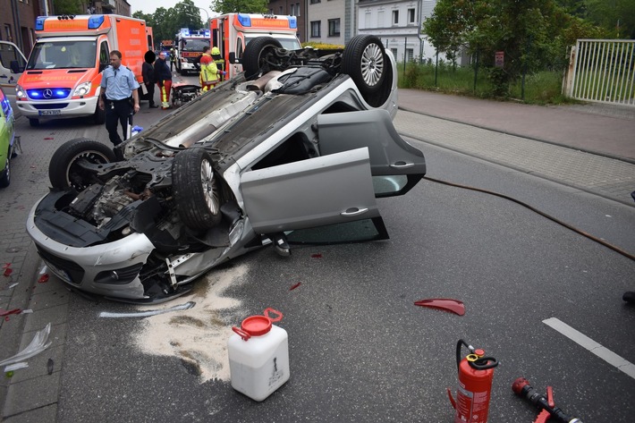 POL-MG: Pkw überschlägt sich auf der Duvenstraße