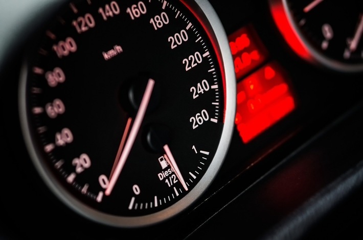 Tachometer
Geblitzt.de
Coduka / Weiterer Text über ots und www.presseportal.de/nr/113055 / Die Verwendung dieses Bildes ist für redaktionelle Zwecke honorarfrei. Veröffentlichung bitte unter Quellenangabe: "obs/CODUKA GmbH/k.A. (Pixabay)"