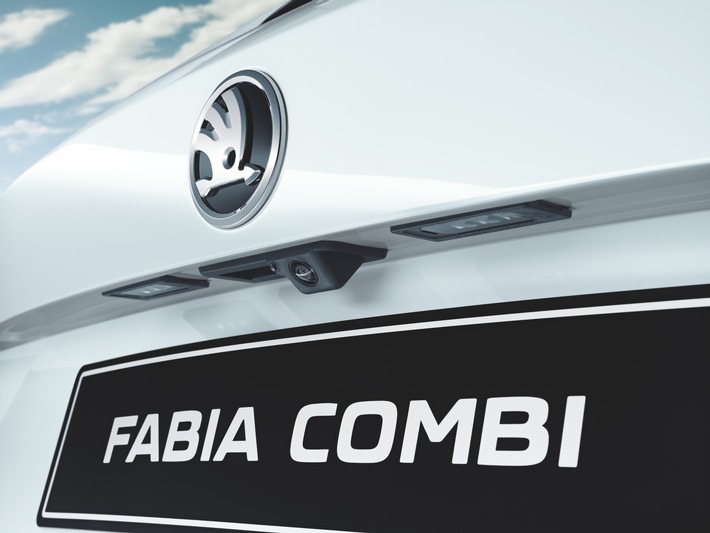 SKODA Fabia jetzt mit adaptivem Abstandsassistenten und Rückfahrkamera erhältlich (FOTO)