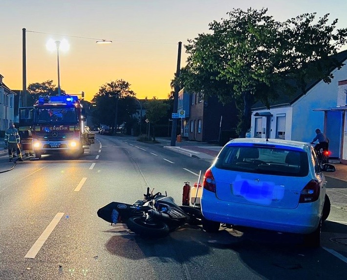 POL-WHV: Verkehrsunfall mit schwer verletzter Kradfahrerin - Foto anbei