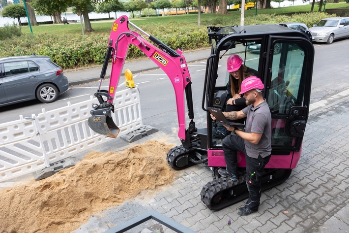 Medieninformation: Magenta Bagger beschleunigen den Glasfaserausbau