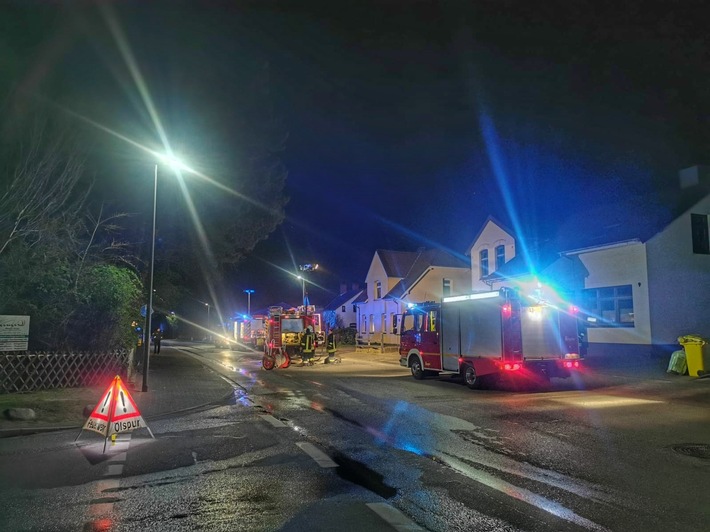 FW-RD: Feuer in Fockbek - 60 Einsatzkräfte im Einsatz In Rendsburger Straße, in Fockbek, kam es gestern (10.04.2020) zu einem Feuer in einem Wohnhaus