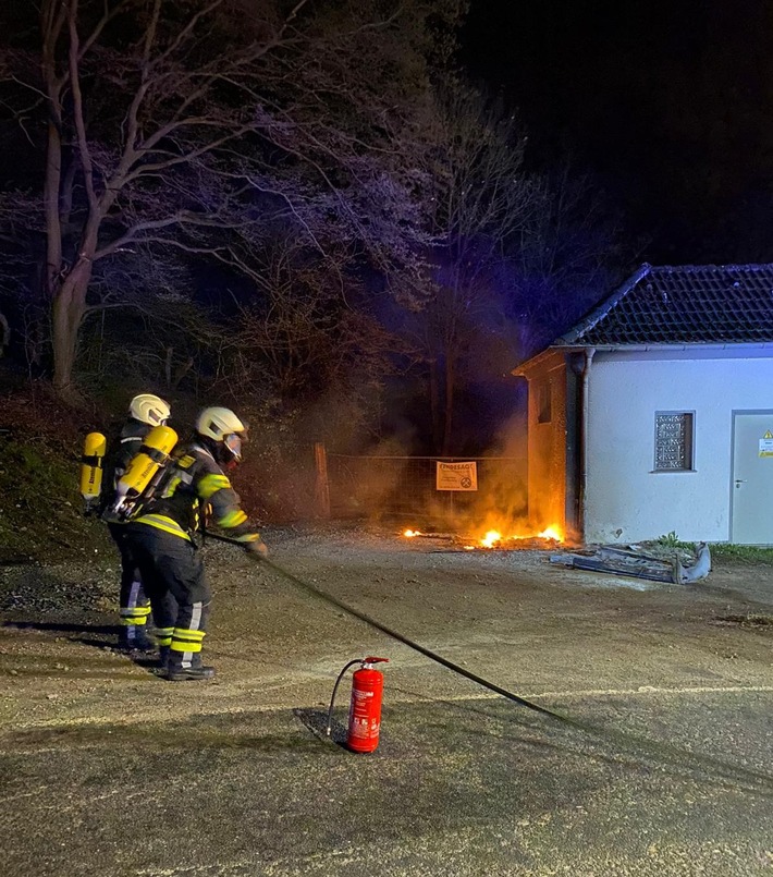 FW-EN: Brand, Verkehrsunfall und Personensuche