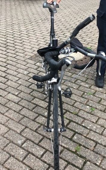 POL-PDLD: Edenkoben - 18 Jahre alter Rennradfahrer wird bei Verkehrsunfall schwer verletzt