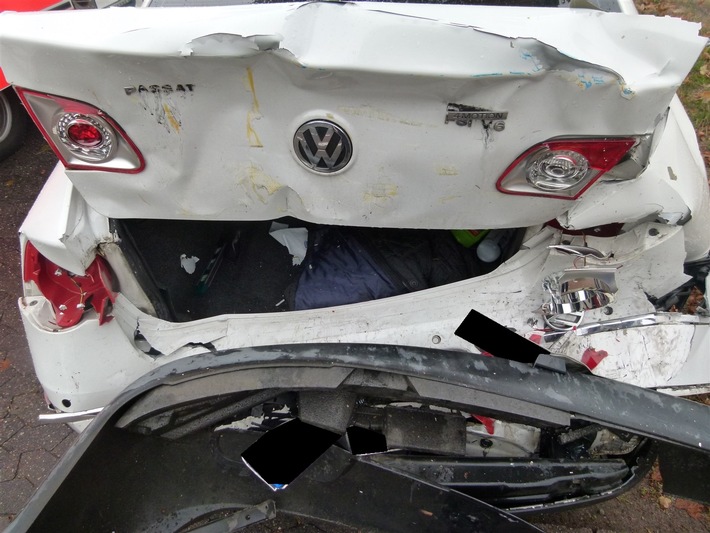 POL-MI: Auffahrunfall mit drei beteiligten Autos