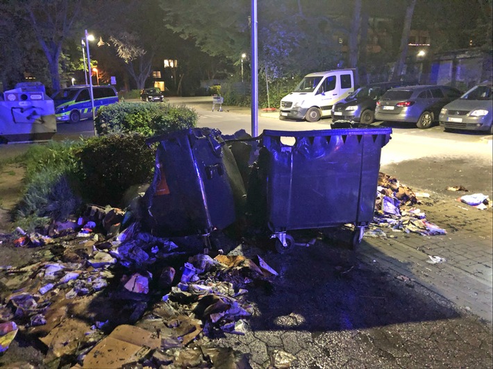 POL-ME: Zwei Müllcontainer brannten - Polizei ermittelt ! - Monheim - 2204072