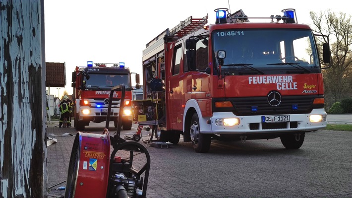 FW Celle: Zimmerbrand in Altencelle