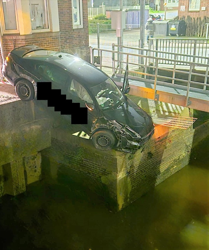 POL-CUX: Schutzengel bewahrt in Cuxhaven betrunkenen Fahrzeugführer ohne Führerschein vor Schlimmeren (Lichtbild in der Anlage)