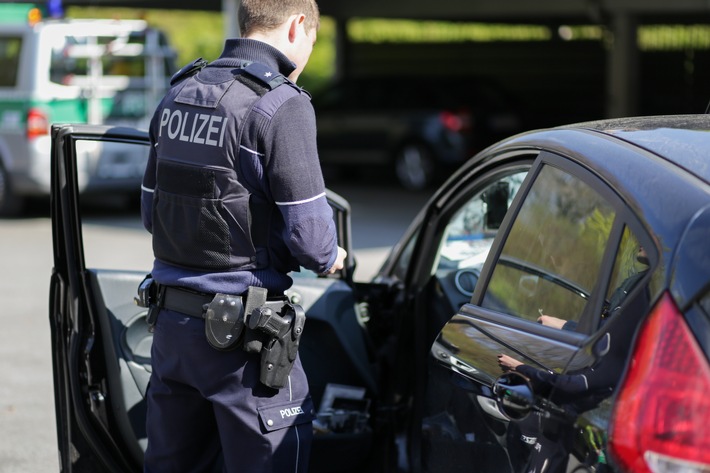 POL-ME: Großer Einsatz der Polizei: Schwerpunktmäßige Verkehrskontrollen in fünf Städten - Kreis Mettmann - 2204114