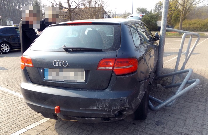 POL-SN: Hoher Sachschaden beim Ausparken