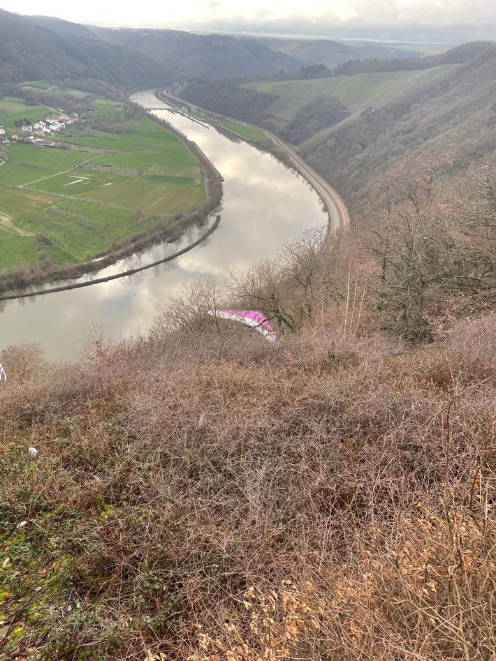 POL-PDTR: Drachenflieger bei Start abgestürzt. Mann leicht verletzt.