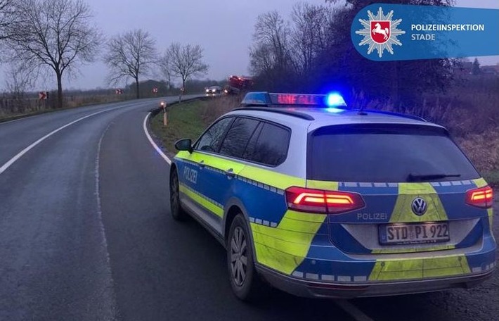 POL-STD: Kranbergung auf der Landesstraße 111 dauert mehrere Stunden - Strecke voll gesperrt