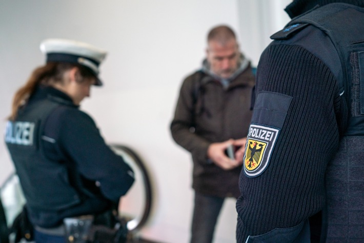 Bundespolizeidirektion München: Türkeiurlaub endet teuer - Bundespolizei treibt rund 8.000 EUR Justizschuld ein