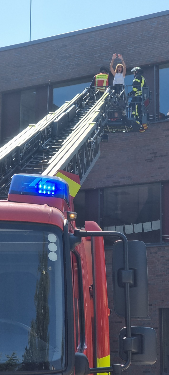 FW-WRN: Räumungsübung an der Wiehagen Grundschule in Werne